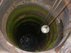 Причины загрязнения воды в колодце